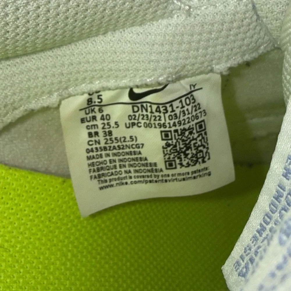 Nike Women's Athletic Shoes in Purple and White - Picture 4 of 5